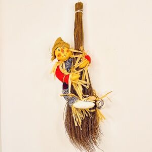 1990 Annalee Scarecrow Broom Wall Hanging – Vintage Fall Harvest Decoration, USA